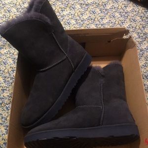 New womans Ugg size 9